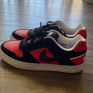 Nike SB Delta Force Low in Red/Black